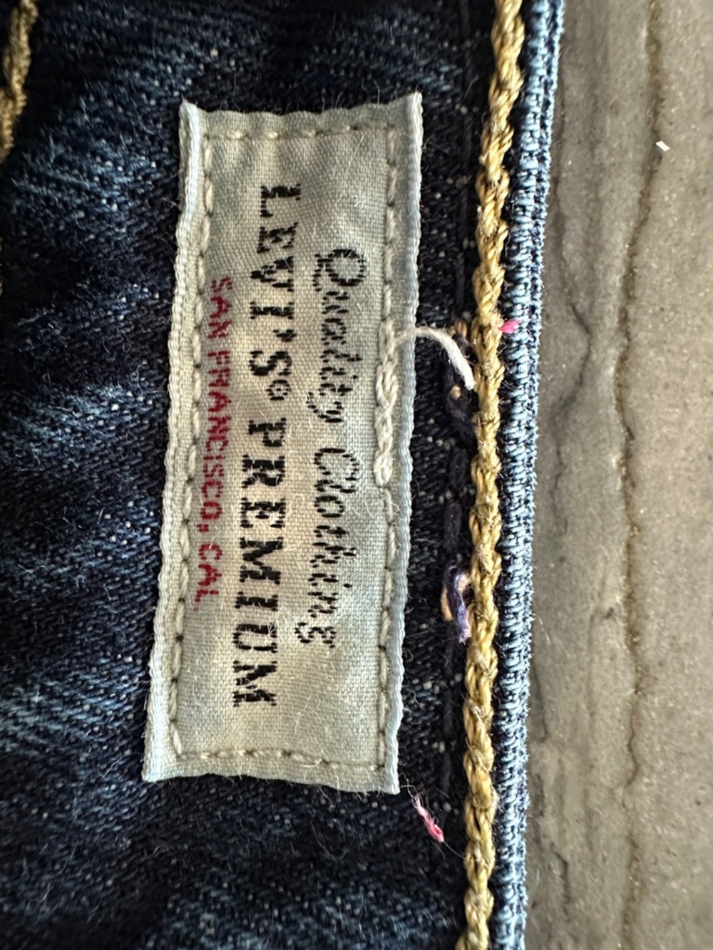 Levi's Low Loose Women's Dark Blue Jeans  Size 28 with 30” Inseam - Picture 6 of 7